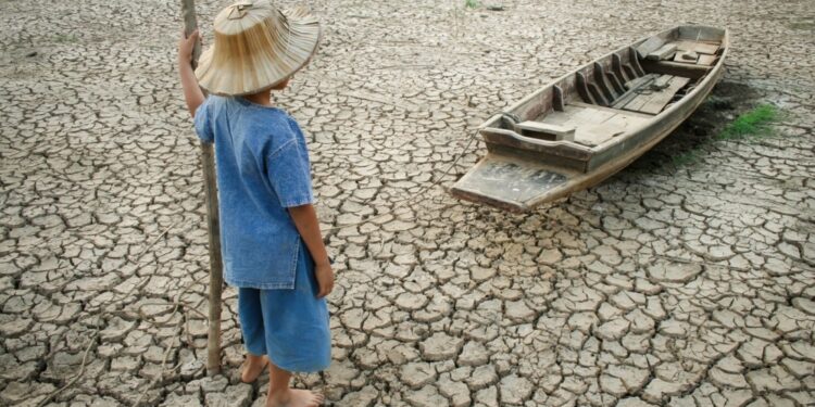 Fare soldi con la pandemia: il mercato dell’acqua